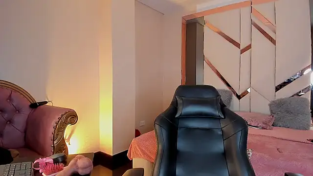 EmmaStonns online show from December 1, 1:25 pm