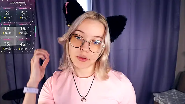 Snapshot of EdaKirkIin chatting on October 31, 5:20 am EdaKirkIin online show from October 31, 5:20 am