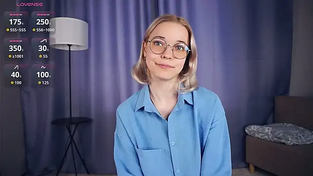 Snapshot of EdaKirkIin chatting on October 4, 6:30 am EdaKirkIin online show from October 4, 6:30 am