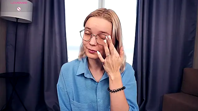 Snapshot of EdaKirkIin chatting on October 11, 5:23 am EdaKirkIin online show from October 11, 5:23 am