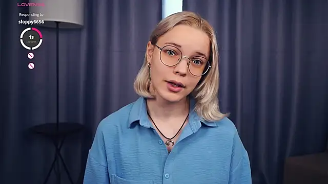 Snapshot of EdaKirkIin chatting on October 6, 6:30 am EdaKirkIin online show from October 6, 6:30 am