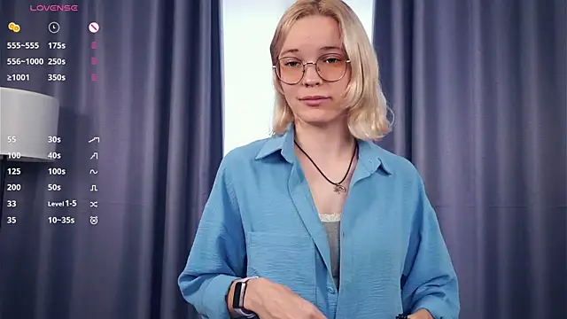 Snapshot of EdaKirkIin chatting on October 8, 6:51 am EdaKirkIin online show from October 8, 6:51 am