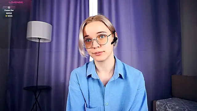 Snapshot of EdaKirkIin chatting on October 1, 6:40 am EdaKirkIin online show from October 1, 6:40 am