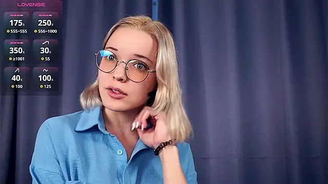 Snapshot of EdaKirkIin chatting on October 17, 5:32 am EdaKirkIin online show from October 17, 5:32 am