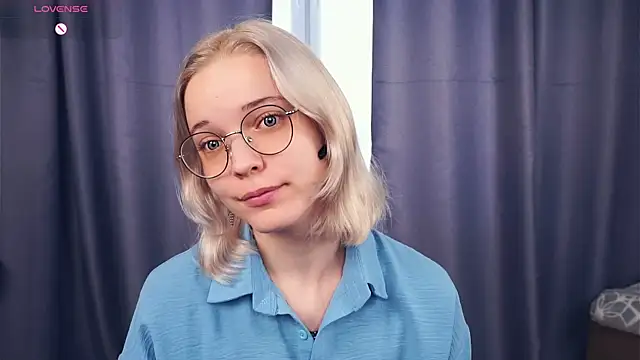 Snapshot of EdaKirkIin chatting on October 13, 5:32 am EdaKirkIin online show from October 13, 5:32 am