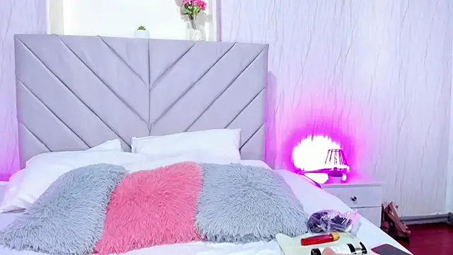 Snapshot of Victoria_Guzman chatting on October 21, 4:22 pm Victoria Guzman online show from October 21, 4:22 pm