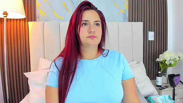 Victoria Guzman online show from May 27, 5:10 pm