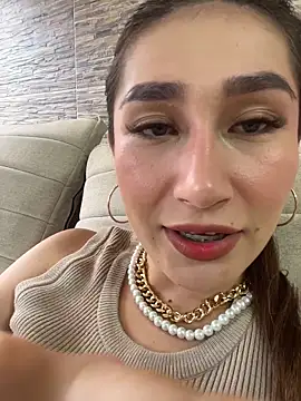 Isa Villamarin online show from October 18, 8:54 pm