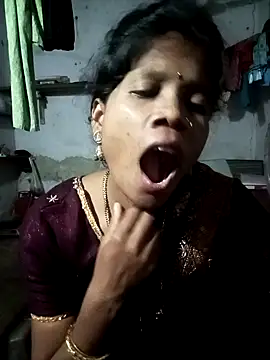 Snapshot of SEXY-MAHI4 chatting on October 15, 6:21 pm SEXY-MAHI4 online show from October 15, 6:21 pm