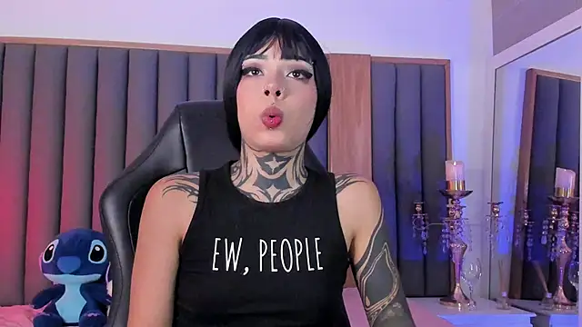 misstomie  online show from November 11, 4:15 pm