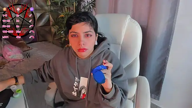 emily-santoss online show from October 8, 12:42 pm