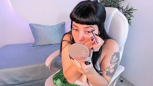 emily-santoss online show from September 10, 2:28 pm