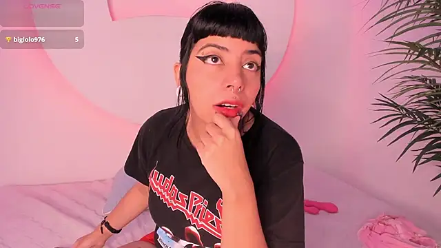 emily-santoss online show from September 23, 12:58 pm