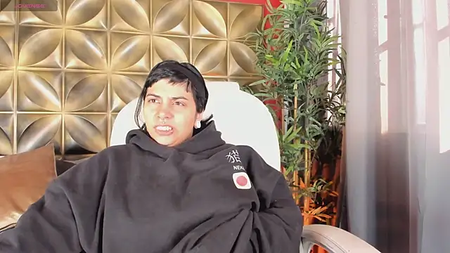 emily-santoss online show from October 28, 12:11 pm