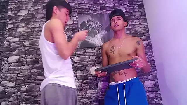 gustavo saaled19  online show from October 19, 10:01 pm