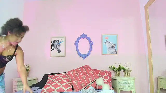 Nahomi Rivera online show from October 3, 1:05 pm