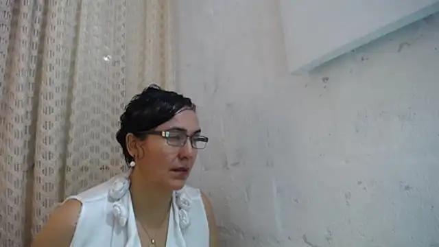 gabbyparker  online show from December 19, 3:37 pm