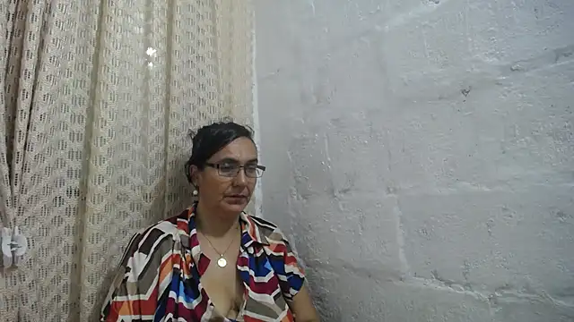 gabbyparker  online show from April 13, 9:32 am