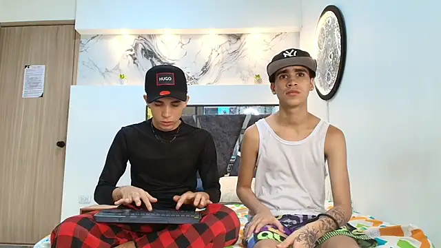 Snapshot of THREE_GUYS_HOT chatting on September 8, 7:24 pm THREE GUYS HOT online show from September 8, 7:24 pm
