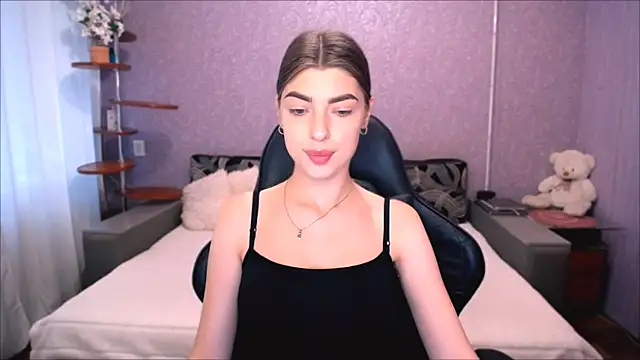 Dianaa Lee0 online show from July 9, 2:30 pm