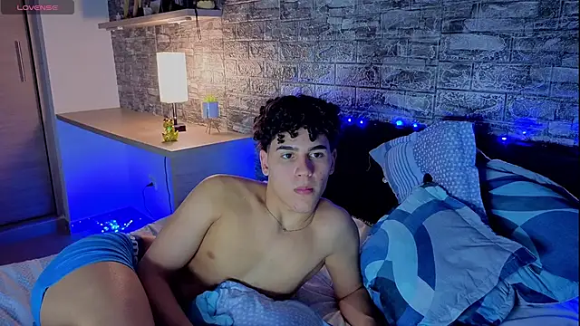 Theimperialboys  online show from March 17, 11:20 pm