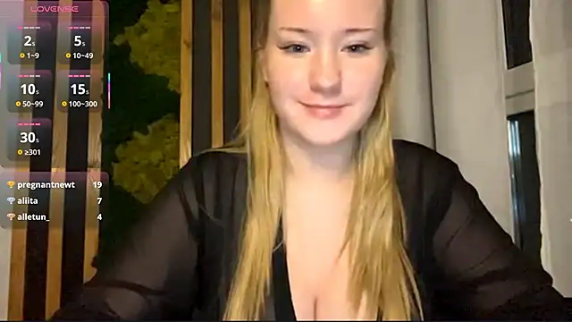 PandaFluff online show from October 25, 4:25 pm