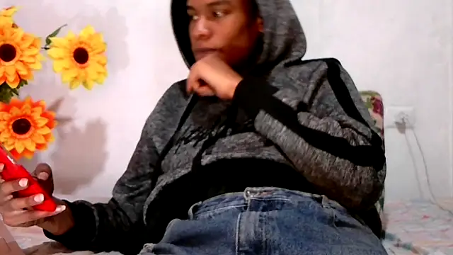 Noah Miller7 online show from October 21, 8:07 am