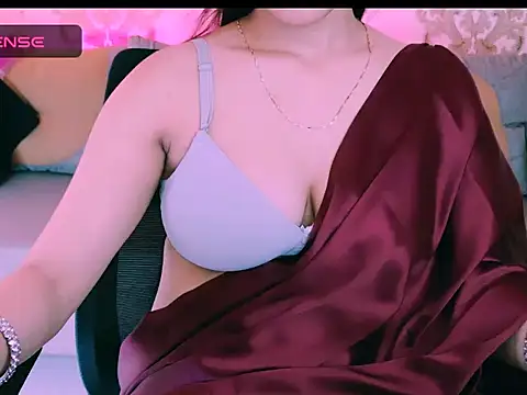 Snapshot of My_Rose chatting on September 28, 8:25 pm My Rose online show from September 28, 8:25 pm