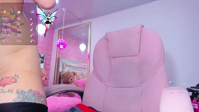 Snapshot of _laaura_ chatting on October 28, 6:03 pm  laaura  online show from October 28, 6:03 pm