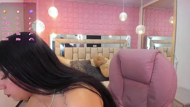 Snapshot of _laaura_ chatting on October 16, 5:37 pm  laaura  online show from October 16, 5:37 pm