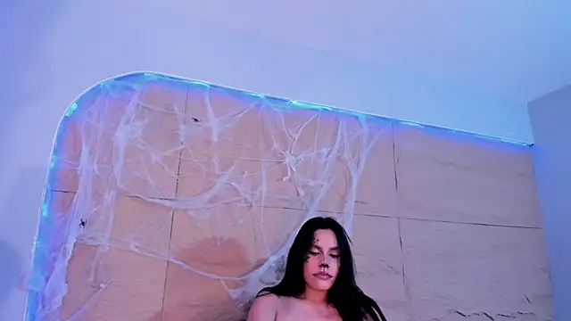 Snapshot of RenataLeclair chatting on October 31, 5:28 pm RenataLeclair online show from October 31, 5:28 pm