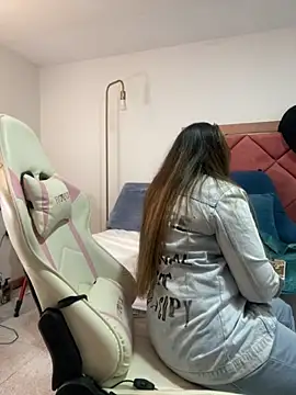 Snapshot of emma_hot2006 chatting on October 17, 3:37 pm emma hot2006 online show from October 17, 3:37 pm