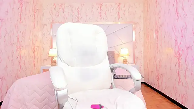 Snapshot of Emily_Whinfre chatting on October 3, 9:31 pm Emily Whinfre online show from October 3, 9:31 pm