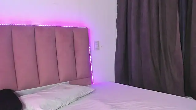 Snapshot of CandyAinsley chatting on September 17, 6:17 pm CandyAinsley online show from September 17, 6:17 pm