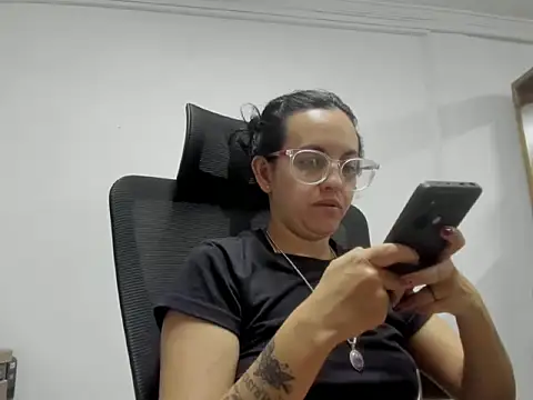 Snapshot of dalila_macherano1 chatting on October 3, 11:54 pm dalila macherano1 online show from October 3, 11:54 pm