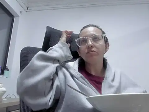 Snapshot of dalila_macherano1 chatting on October 10, 10:58 pm dalila macherano1 online show from October 10, 10:58 pm