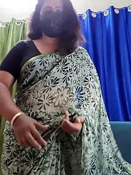 Snapshot of Sweetie_swetha37 chatting on October 27, 7:19 pm Sweetie swetha37 online show from October 27, 7:19 pm