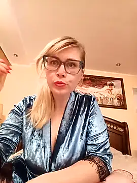 Snapshot of Crystal00Girl chatting on October 16, 9:06 pm Crystal00Girl online show from October 16, 9:06 pm