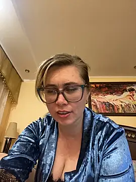 Snapshot of Crystal00Girl chatting on October 5, 9:20 pm Crystal00Girl online show from October 5, 9:20 pm