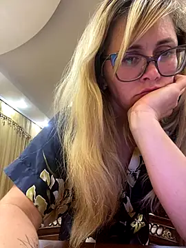 Snapshot of Crystal00Girl chatting on October 17, 9:07 pm Crystal00Girl online show from October 17, 9:07 pm