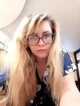 Snapshot of Crystal00Girl chatting on October 24, 10:17 pm Crystal00Girl online show from October 24, 10:17 pm