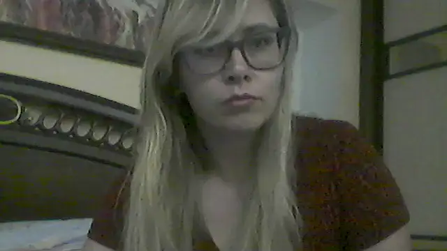 Snapshot of Crystal00Girl chatting on October 31, 7:51 pm Crystal00Girl online show from October 31, 7:51 pm