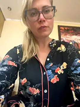 Snapshot of Crystal00Girl chatting on September 29, 8:36 pm Crystal00Girl online show from September 29, 8:36 pm