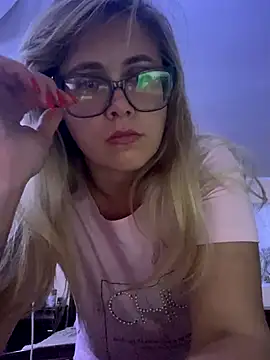 Snapshot of Crystal00Girl chatting on October 13, 10:45 pm Crystal00Girl online show from October 13, 10:45 pm