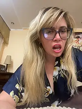 Snapshot of Crystal00Girl chatting on September 9, 10:09 pm Crystal00Girl online show from September 9, 10:09 pm