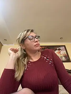 Snapshot of Crystal00Girl chatting on October 11, 10:23 pm Crystal00Girl online show from October 11, 10:23 pm