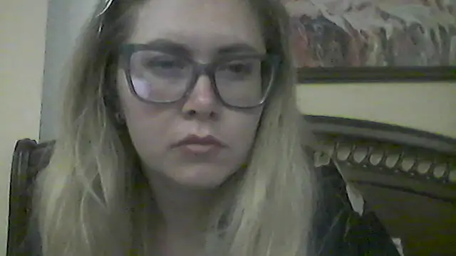 Snapshot of Crystal00Girl chatting on November 1, 10:03 pm Crystal00Girl online show from November 1, 10:03 pm