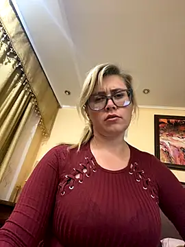 Snapshot of Crystal00Girl chatting on October 3, 10:26 pm Crystal00Girl online show from October 3, 10:26 pm