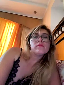 Snapshot of Crystal00Girl chatting on October 15, 4:48 am Crystal00Girl online show from October 15, 4:48 am