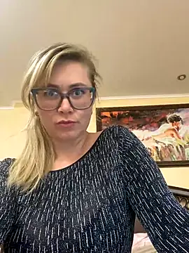 Snapshot of Crystal00Girl chatting on September 21, 8:40 pm Crystal00Girl online show from September 21, 8:40 pm